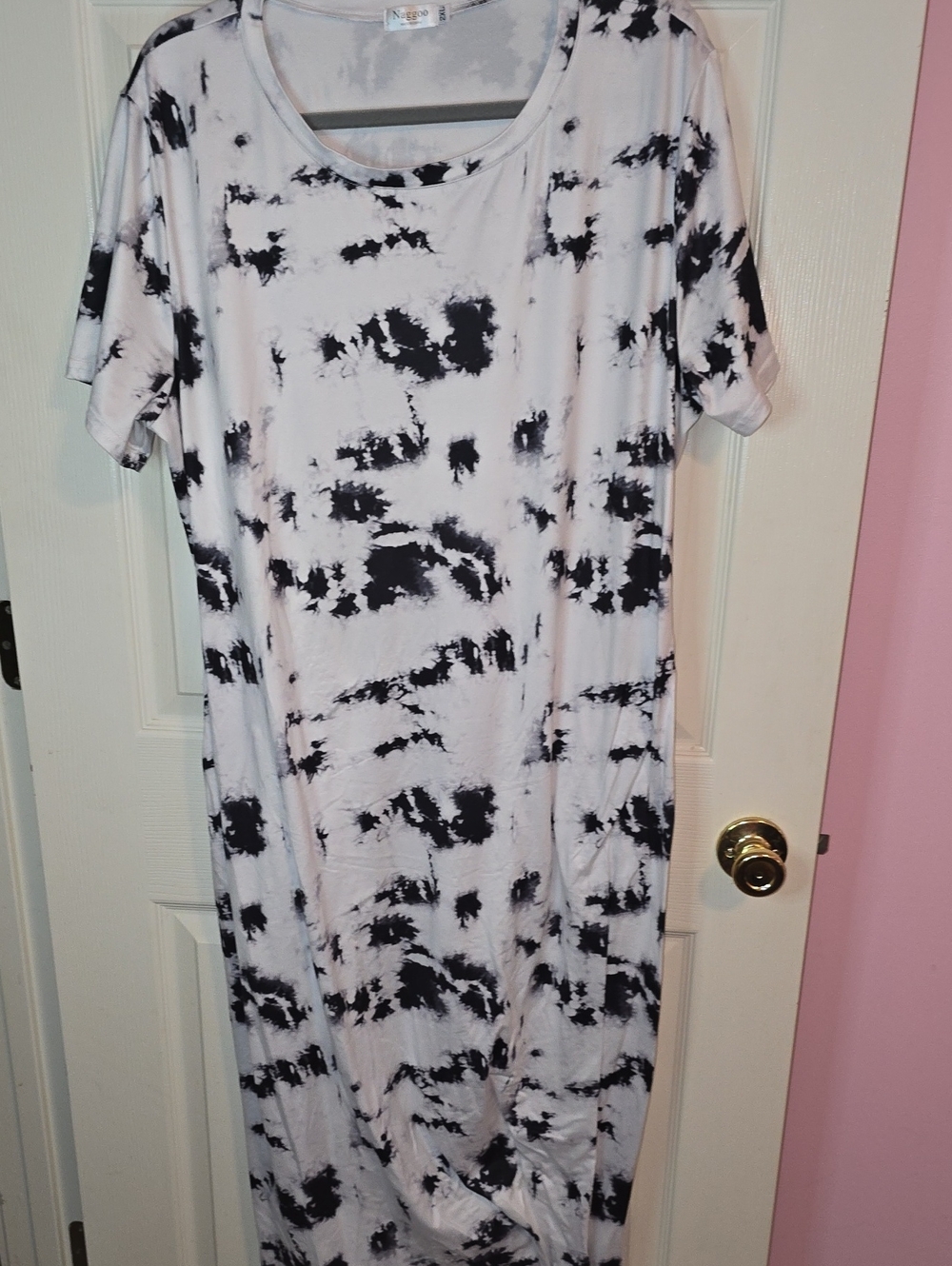 Naggoo White Tee with Subtle Sheen